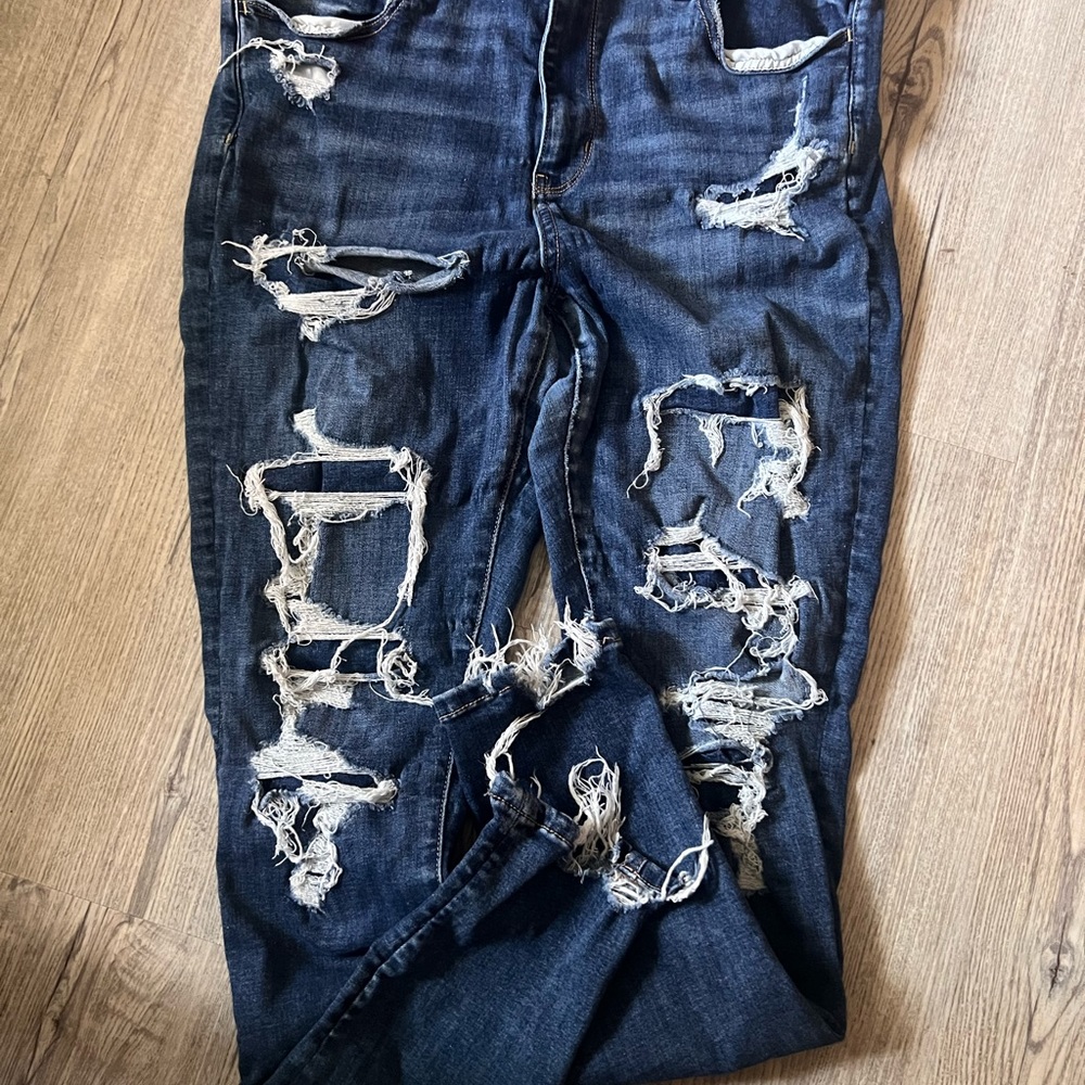 American eagle women’s torn jeans